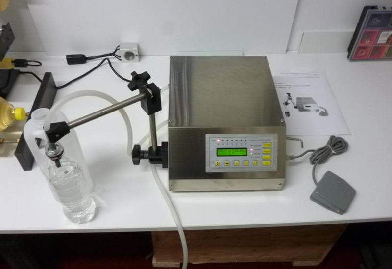 Masina imbuteliat apa plata 220V - dozare automata